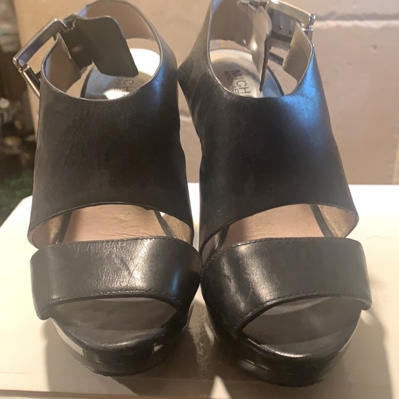 Black MK heels - Picture 4 of 4